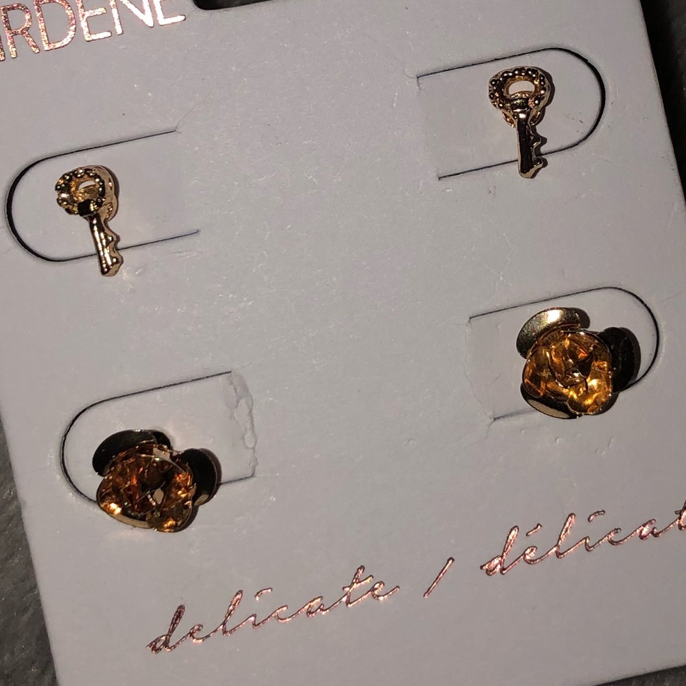 3 pairs of brand new earrings, Flowers, keys, pearls